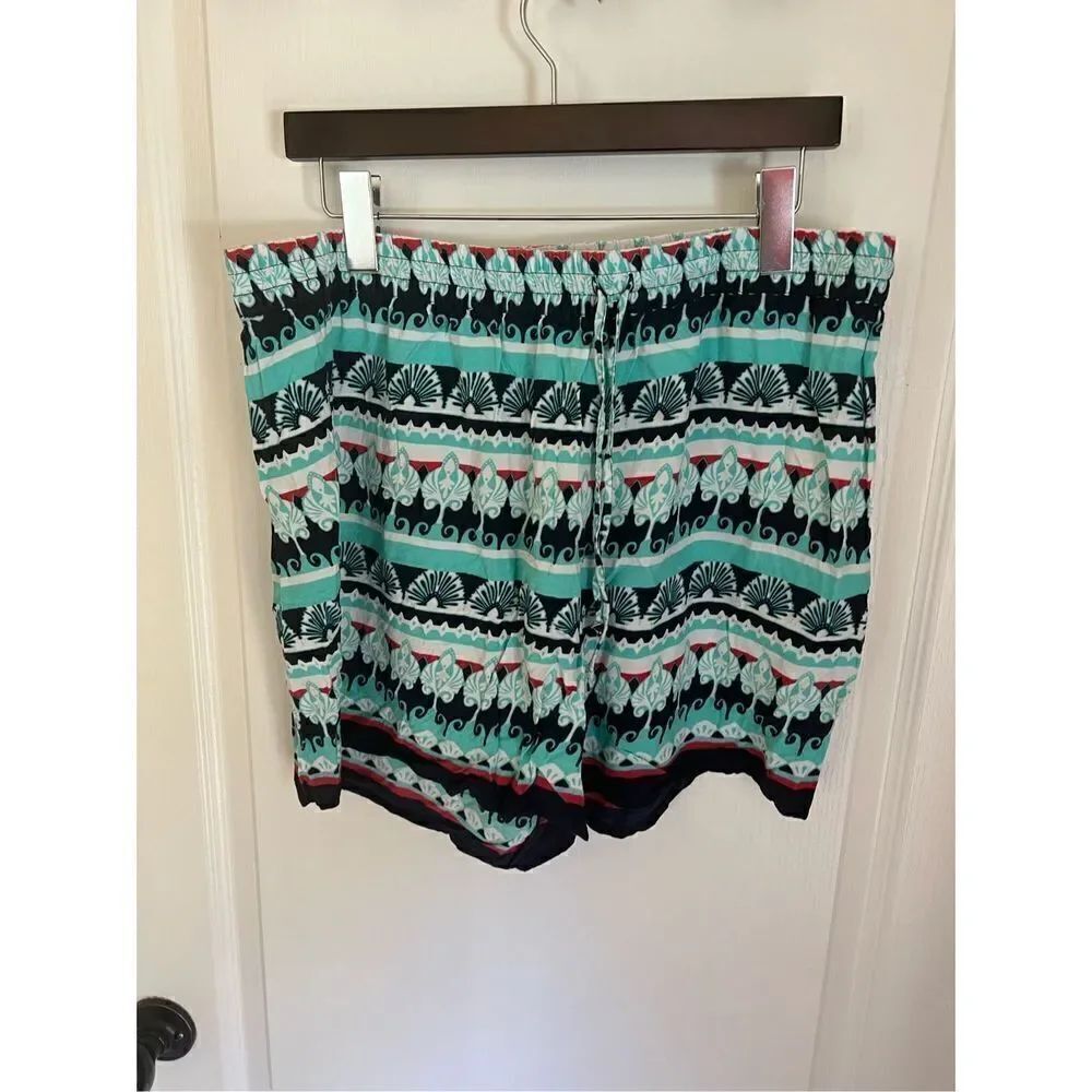 Crown & Ivy Geometric Beachy Navy, Green and Cranberry elastic shorts